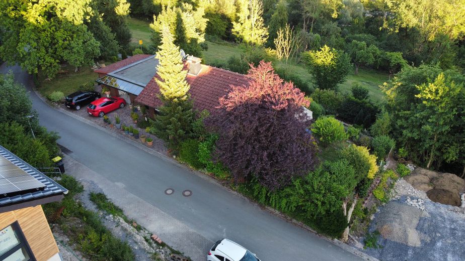 Freistehendes Einfamilienhaus in traumhafter Süd-Hanglage von Altenbeken – Provisionsfrei von Privat – Objektansicht u. Grundstücks.