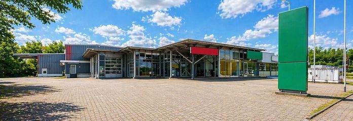 Autohandel mit Ausstellungshalle & Büroflächen in Gelsenkirchen – Gebäude Außen