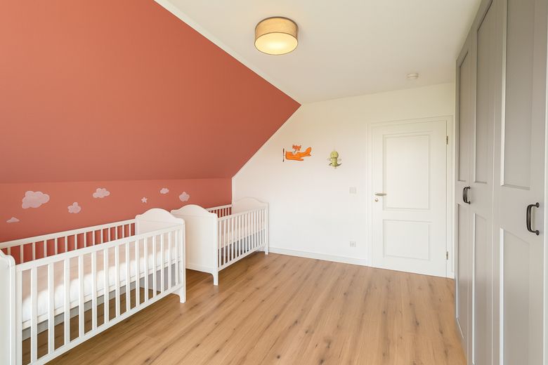 Neuwertig! Freistehendes KFW40 Einfamilienhaus mit großem Garten und Feldblick in einem Neubaugebiet – Kinderzimmer/ Homeoffice