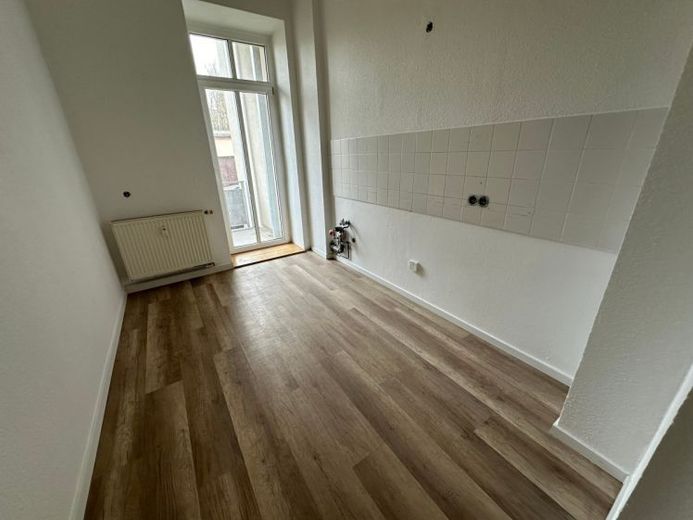 Frei ab 1.10.26 - WG gerecht *Laminat * Balkon an der Küche* Wanne – Foto 1