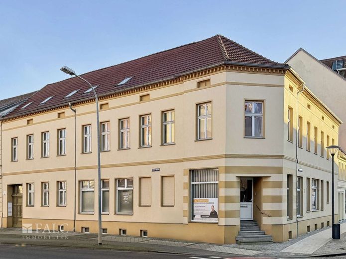 *Verk.* Imposantes Eckhaus in zentraler Lage - Investieren mit Perspektive – Hausansicht