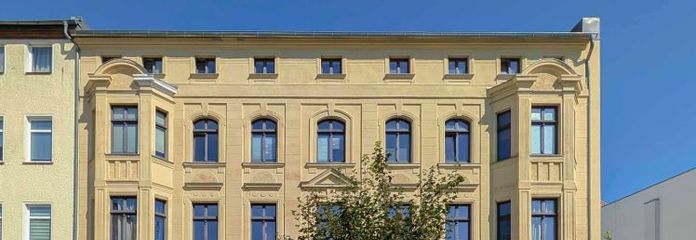 Pure cosiness: 2-room apartment on the first upper floor of a Wilhelminian-era building!