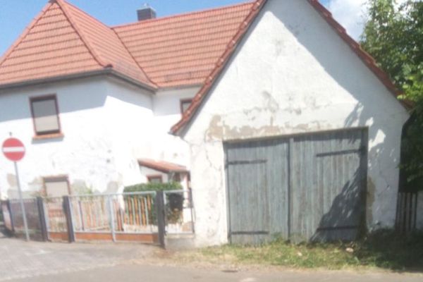 !! Atrakcyjny częściowo wyremontowany dom jednorodzinny, wraz z garażem do wynajęcia/wynajmu z opcją zakupu, w pobliżu jeziora Haselbacher See, tylko 25 min od Lipska !!