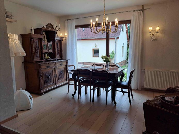 Groß Köris’te su kenarlı taşınmaz, İskele ve misafir evi bulunan seçkin göl mülkü- komisyonsuz – Esszimmer