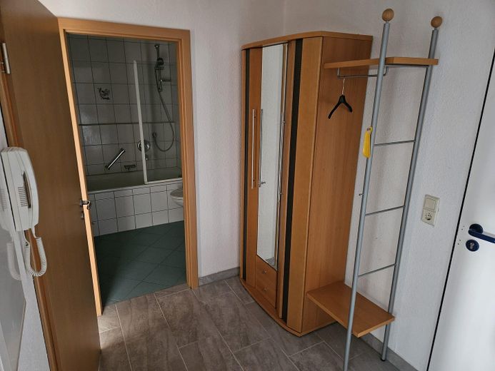 Attraktive 2-Zimmer-Wohnung mit Balkon & TG-Stellplatz in Bildechingen – Flur2