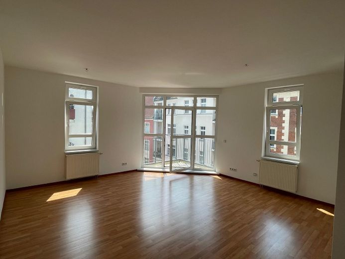Amplio piso en propiedad de 3 habitaciones con balcón   **   sin comisión – Wohnzimmer