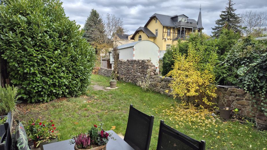 Приваблива 4-кімнатна квартира із садом і терасою в Радебойлі – Terrasse mit Garten