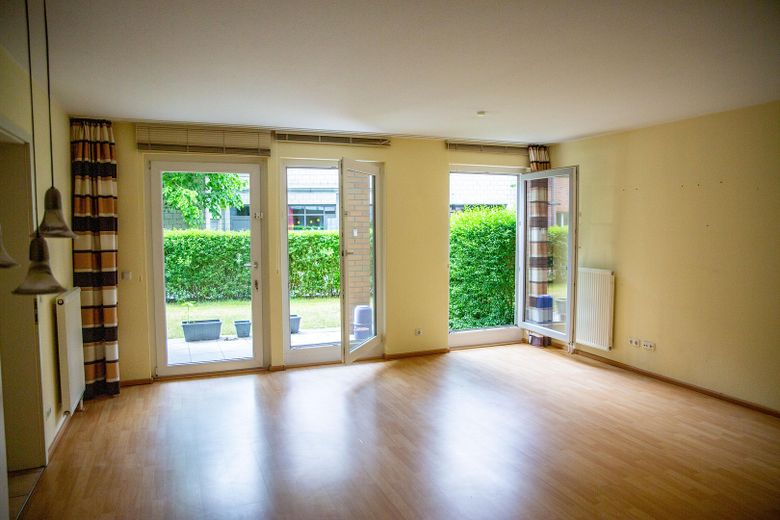 Wohnzimmer mit Gartenzugang