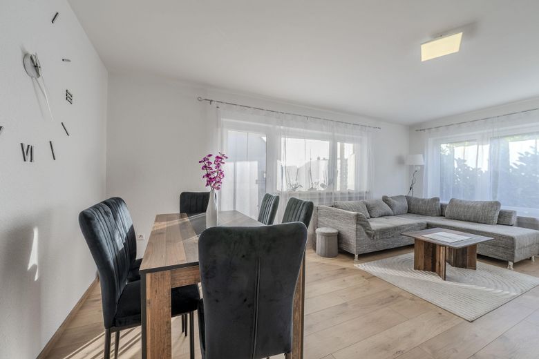 Sanierte 3-Zimmer-Wohnung mit großem Balkon & Einbauküche in Oberstenfeld – Wohnen