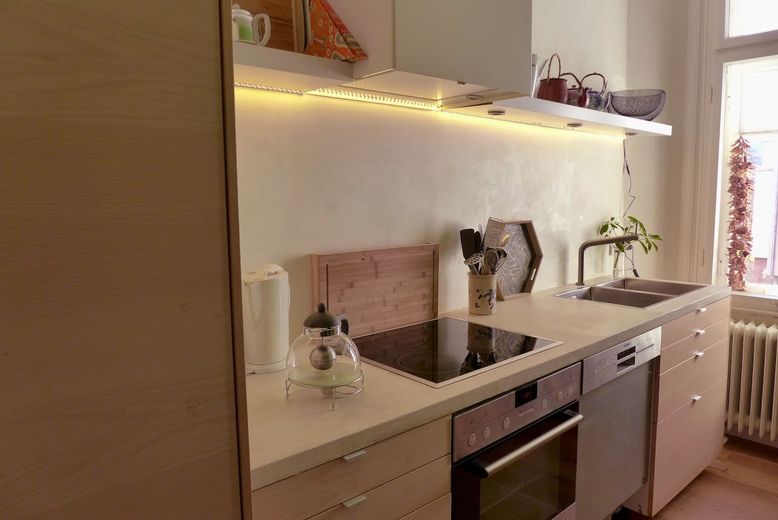 Sanierte bezugsfertige Villa mit Weitblick für Eigennutzung und/oder Kapitalanlage – Küche OG