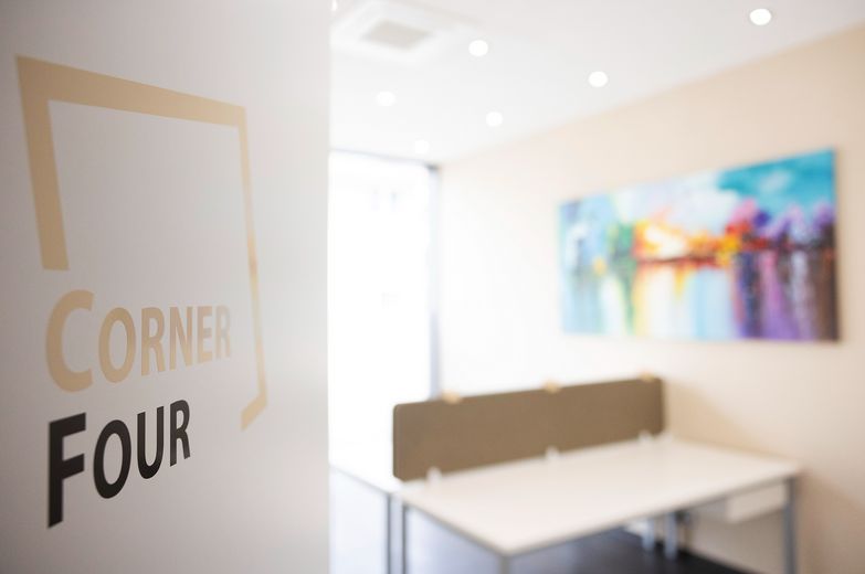 Postazioni di lavoro moderne in ambienti eleganti - Ideali per ufficio, sala trattamenti e molto altro – Corner Four