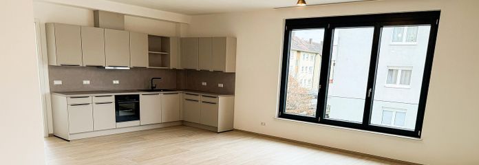 Перше заселення — високоякісна 4-кімнатна новобудова зі стелею заввишки 2,8 м, лоджією та сауною – Titelbild