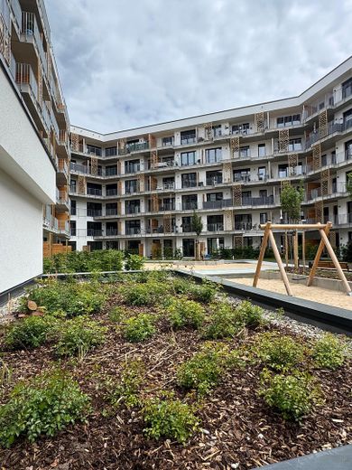 Stylish 1-room loft apartment with panoramic views and fitted kitchen – Innenhof