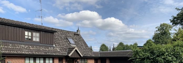 Ansicht mit Hofzufahrt