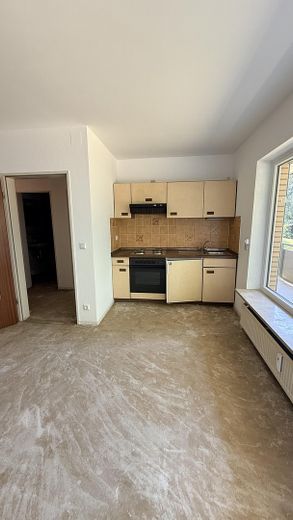 Schöne helle 1,5 Zimmer Wohnung mit großem Balkon - sofort wohlfühlen – Wohnzimmer mit Kochnische