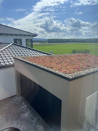 Mönchstockheim Architektenhaus - trifft auf grenzenlose Aussicht – Sicht_Kinderzimmer_Garage