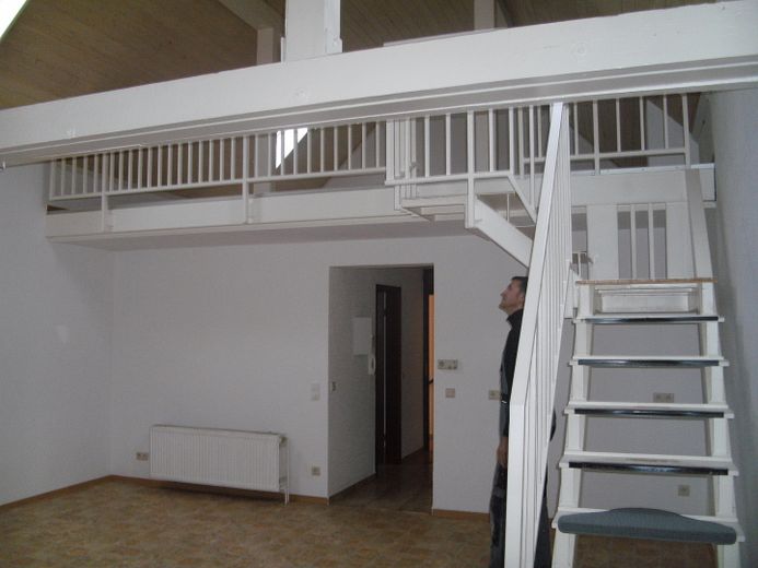 Vollvermietetes Gebäude - DHH als Eigennutz möglich - mit Nebengebäude und neuer Garage – WZ