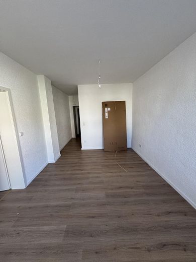 Schlaf-Zi._geradeaus Bad_li.zu