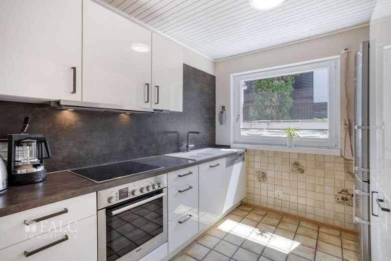 Wohnen mit Perspektive - gepflegtes Zweifamilienhaus mit Garten, Garage  in Köln-Zündorf – Küche