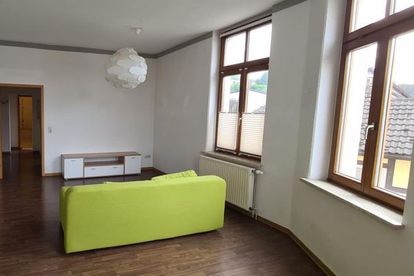 ab sofort: Helle und zentrale 2-Zimmer-Wohnung in Stadtmitte Stadtroda´s