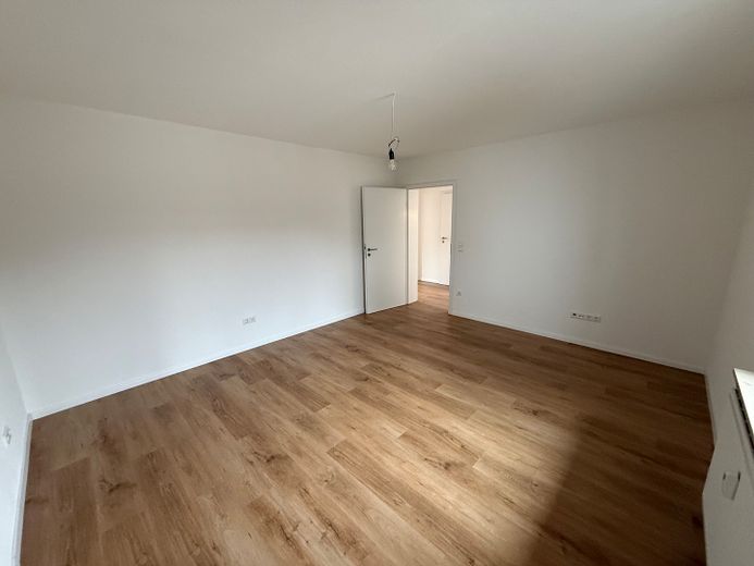 Nowoczesne mieszkanie 3,5-pokojowe w sercu Ellhofen – Schlafzimmer