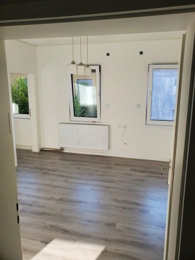 Wohnzimmer/ Zugang Schlafzimme