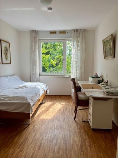 Tolle Wohnung mit großem Balkon in Kaiserswerth – Kinderzimmer/ Büro