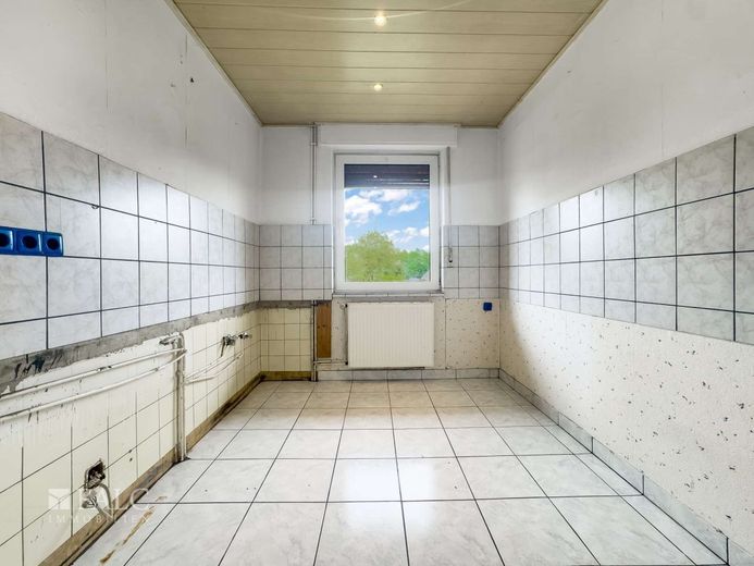 Riesiges Grundstück &amp; viel Potenzial - Zweifamilienhaus mit Ausbaureserve in Reckenfeld – Küche OG