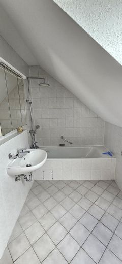 Helle, frisch renovierte 2 Zimmer Wohnung mit Süd-West Balkon in Lampertheim zu vermieten – Badezimmer