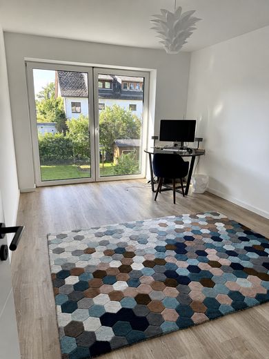 Energetisch kernsaniertes, modernes Reihenmittelhaus (KfW 55) mit Garten, Terrasse & Garage – Homeoffice oder Kinderzimmer