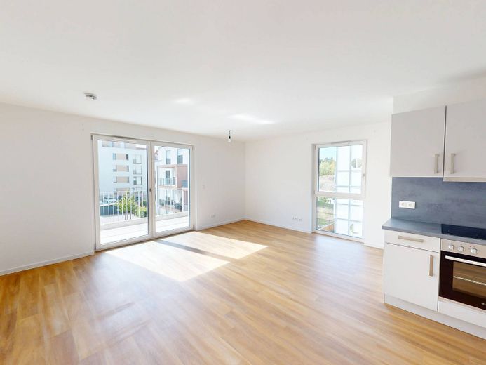 Appartement neuf moderne de 3 pièces avec cuisine équipée et BALCON ensoleillé – Ansicht I: Wohn- und Esszimme…