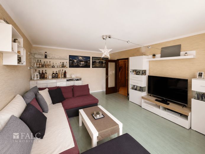 Über den Dächern von Bremerhaven - 3 Zimmer mit traumhaftem Ausblick – Wohnzimmer 2