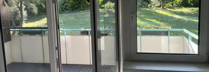 Großzügige Maisonette-Wohnung – Balkon und Blick in den Garten