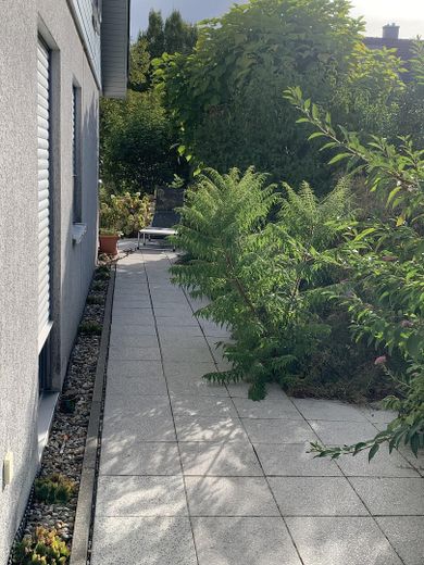 Mieszkanie z dużą ilością przestrzeni w domu i ogrodzie – Garten an der Südseite