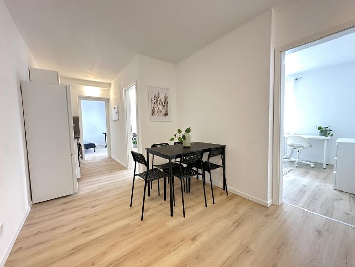 WG-Zimmer in Frankfurt-Bonames - 5er-WG mit 2 Bädern – Essplatz