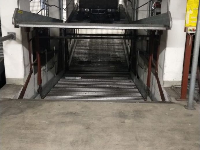 Posto auto in garage sotterraneo chiuso vicino al centro di Ludwigshafen in affitto – Foto 1