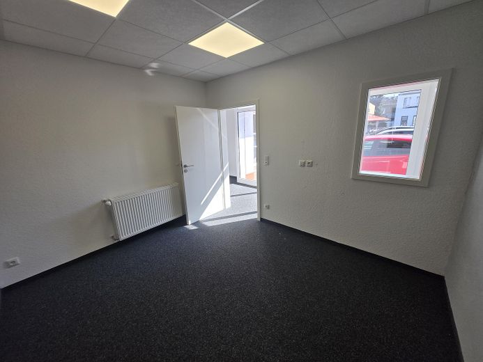 2 Einmalige Ladenlokale in stark frequentierter Lage mit ca. 280 m2 und 103 m2 Gewerbefläche – Raum 2 