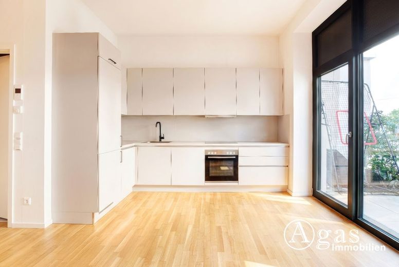 Verde e privato! Townhouse con 5 camere, garage privato e terrazza sul tetto nel cuore di Mitte! – Wohnzimmer mit EBK