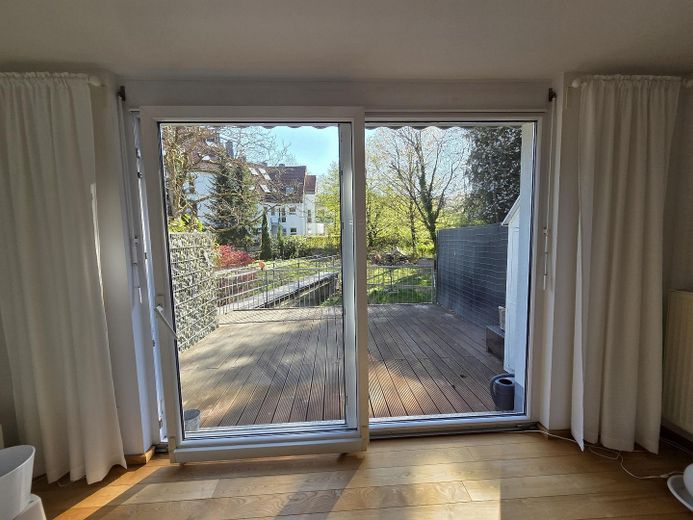 Blick Wohnzimer zur Terrasse