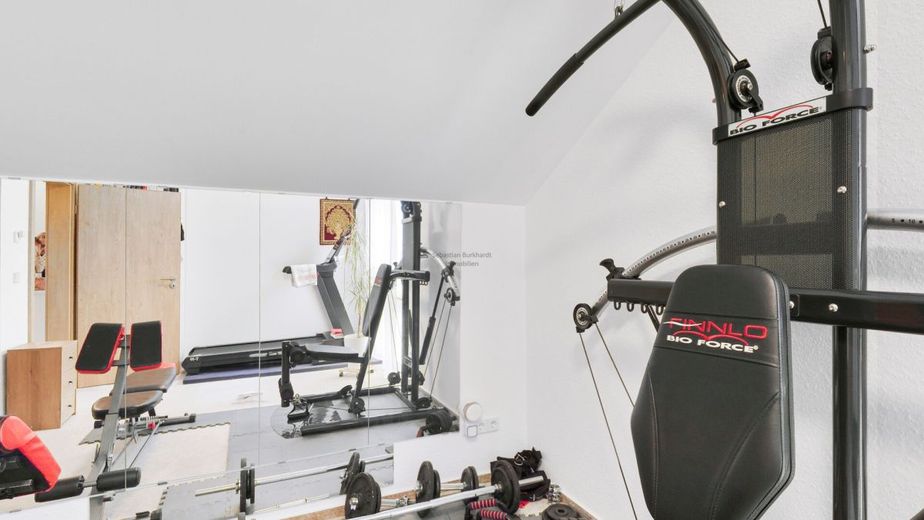 *** Exklusives KfW-40-Plus-Einfamilienhaus mit PV-Anlage, Erdwärmepumpe, Doppelgarage – OG_Hobbyraum_1