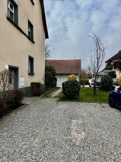 Wo Geschichte auf Gemütlichkeit trifft: Ihr neues Zuhause unterm Dach – Den Stellplatz vor der Türe