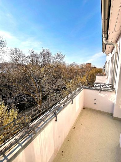 Schillerkiez'de balkonu olan, batı cepheli, hemen taşınılabilir sevimli rüya 2 odalı eski bina dairesi – Balkon - Blick Alex