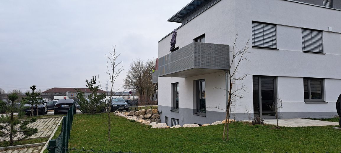 High-quality commercial unit in new-build first floor (A+) – Außenansicht Süd-Ost