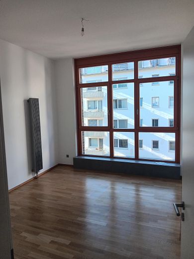 Exklusive 4-Zimmer-Loftwohnung | ca. 165 m² | TG-Stellplatz | Süd-Balkon | Frankfurt-Innenstadt – Arbeiten
