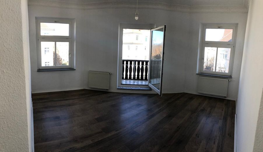 Old-Building Dream in Leipzig-Gohlis Mitte: Spacious 3-room apartment (88 m²) with stylish character – Wohnzimmer