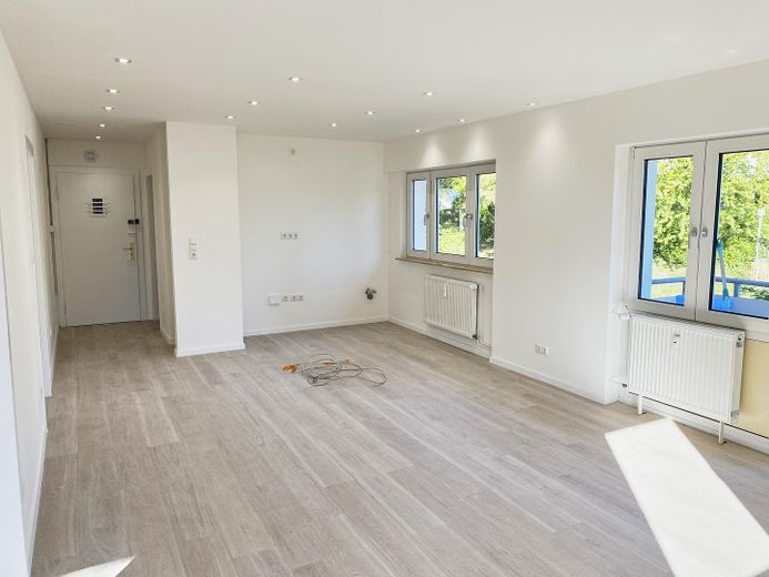 Kernsanierte, exklusive 3-Zimmer-Wohnung in Wiesbaden – Langenbeckstraße 4 – Heller Wohnbereich
