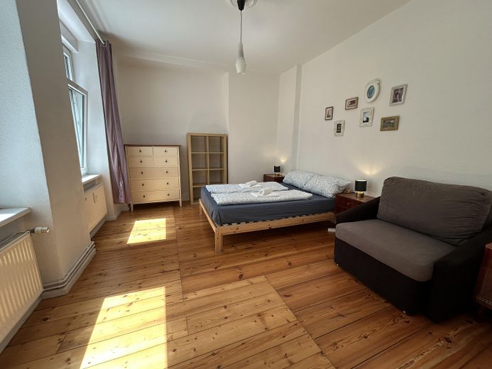 Großzügiges Helmholtzkiez-Apartment im Loft-Stil mit separatem Schlafzimmer, bezugsfrei – Foto 1