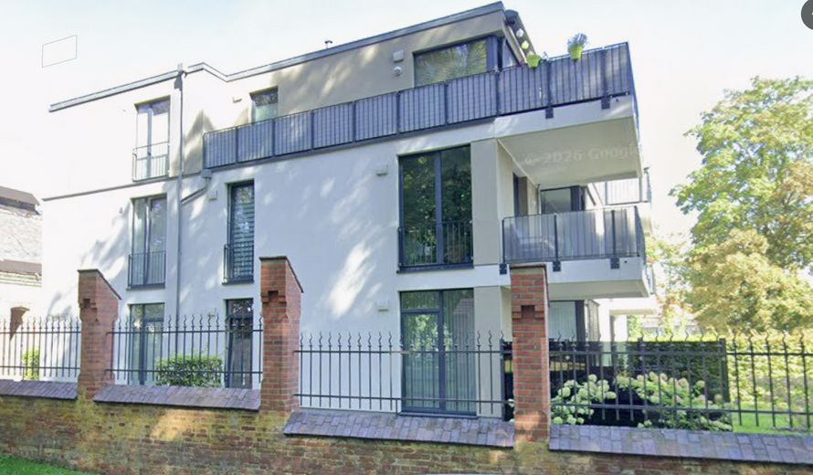 moderne Eigentumswohnung im Erdgeschoss mit Terrasse und Stellplatz – Außenansicht