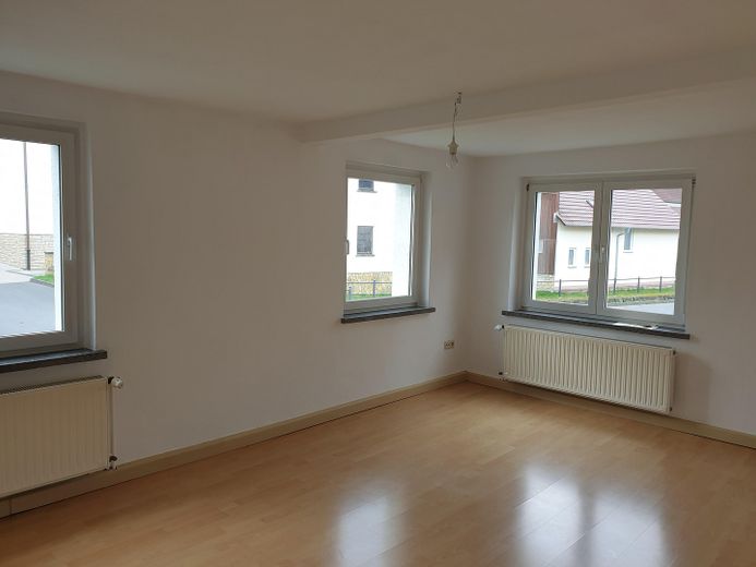 Detached house with development potential (no broker) – Wohnzimmer (EG)