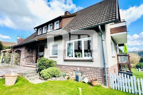 Casa unifamiliare o bifamiliare ampiamente ristrutturata in idilliaca posizione periferica